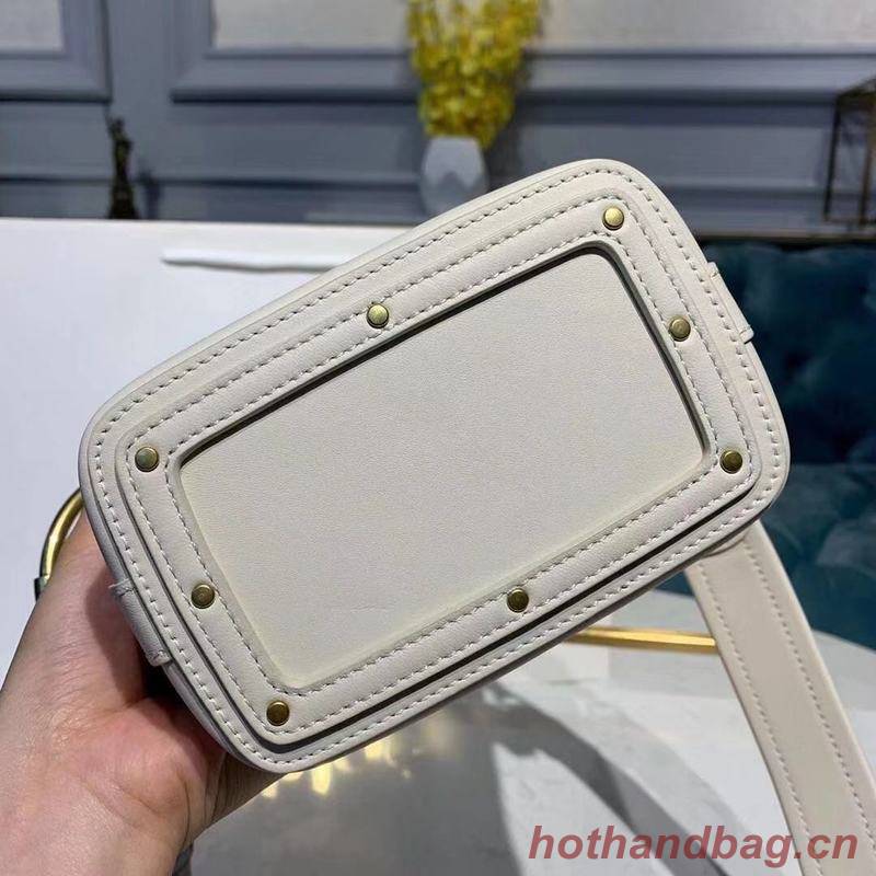 Chloe Roy Mini Smooth Leather Bucket Bag 3S508 White Chloe Roy Mini Smooth Leather Bucket Bag 3S508 White