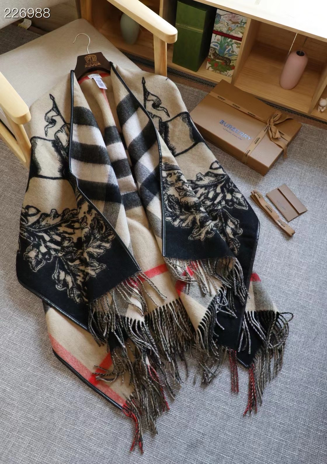 Burberry Cape Double-sided cashmere B35912