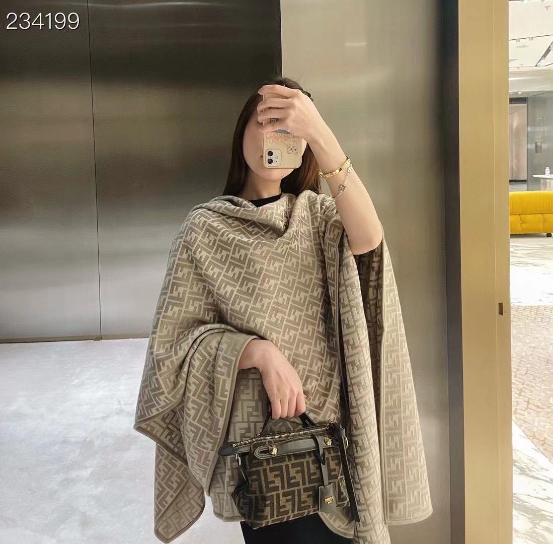 Fendi Cape Double-sided cashmere FDC35908