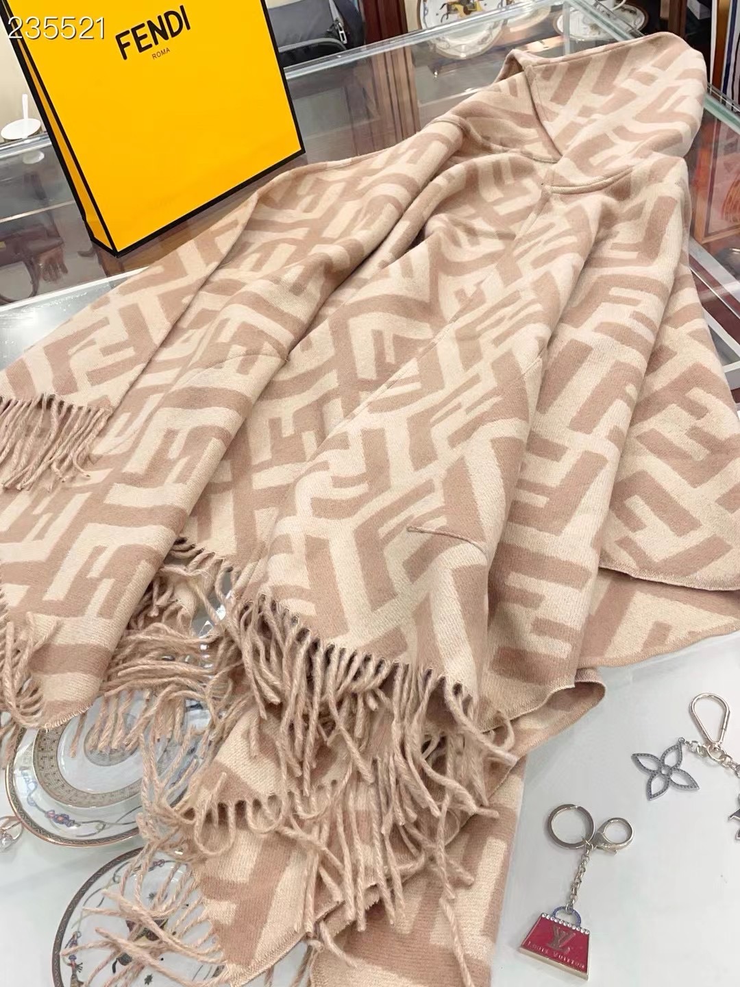 Fendi Cape Double-sided cashmere FDC35917