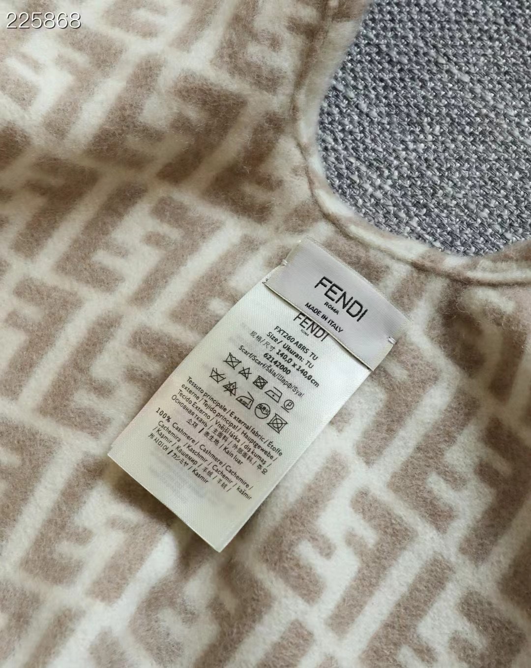 Fendi Cape Double-sided cashmere FDC35922