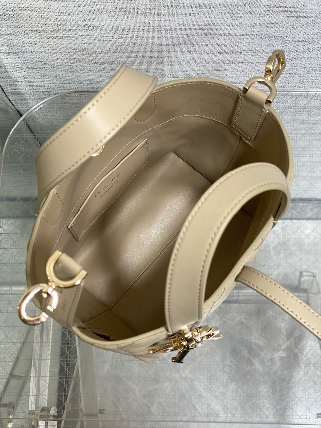 Small Dior Toujours Vertical Tote Bag Macrocannage Crinkled Calfskin M2835 beige
