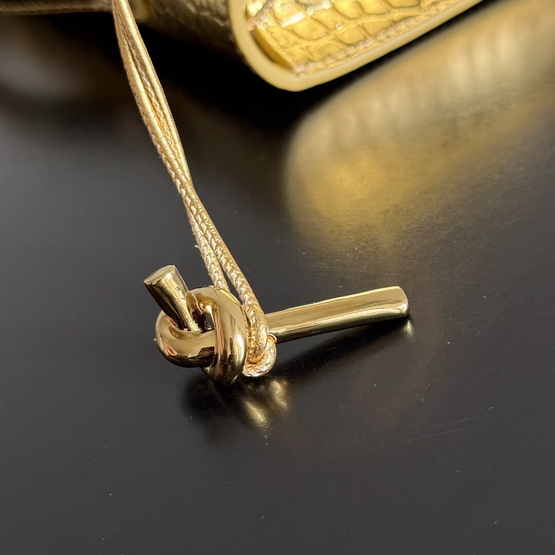 Bottega Veneta Long Clutch Andiamo With Handle alligator leather 741511 Gold