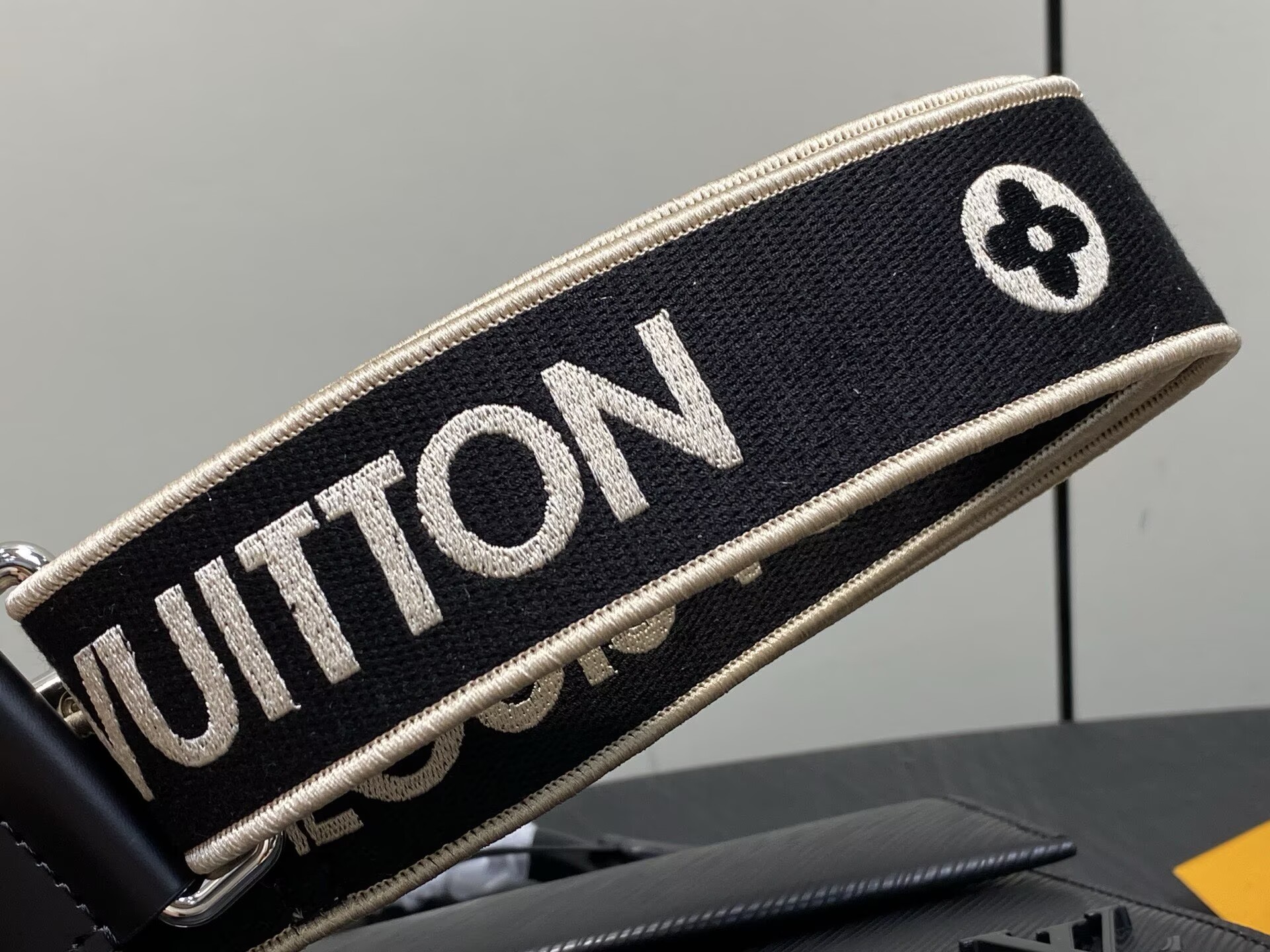 Louis Vuitton Cluny MM EPI Leather M58931 Black